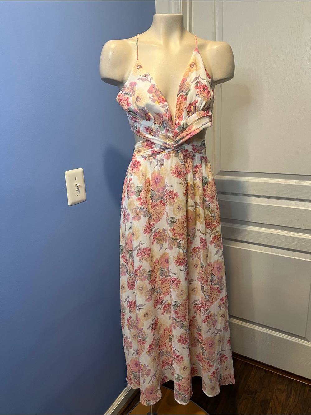 Petal & Pup Floral cut out Maxi Dress in Cream, Pink and Peach size Large